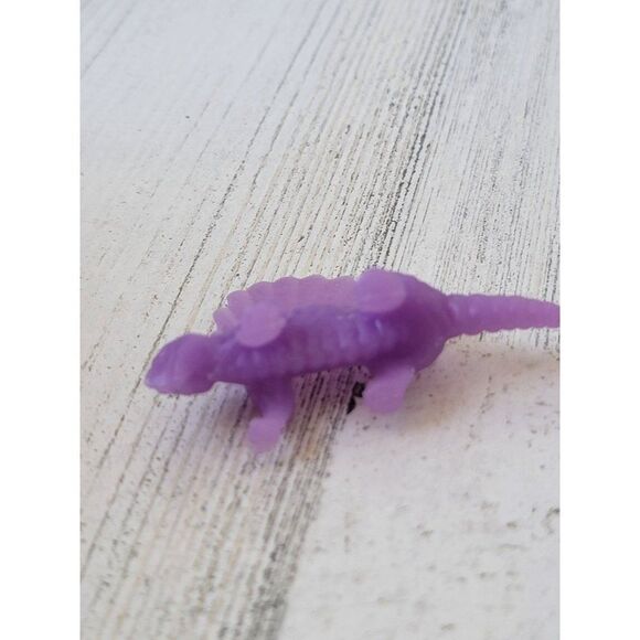Purple stegosaurus dinosaur scary toy action figure - Picture 4 of 4
